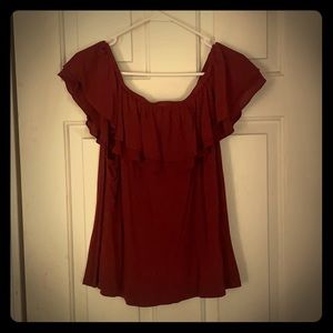 ☺︎︎Over the shoulder red shirt